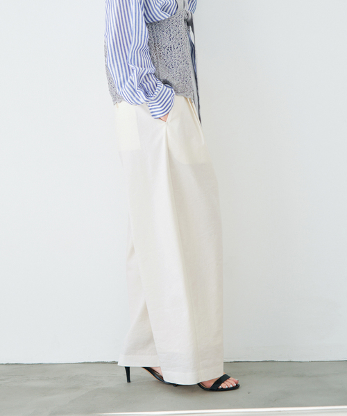 IENA（イエナ）の「ウォッシャブル リネンミックスコクーンスラックス（スラックス・レディース・ブラック/ホワイト/ベージュ系その他・38/36/34）」の18枚目の写真