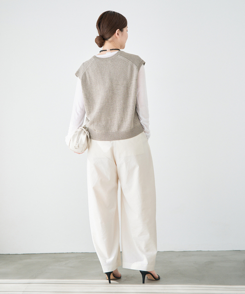 IENA（イエナ）の「ウォッシャブル リネンミックスコクーンスラックス（スラックス・レディース・ブラック/ホワイト/ベージュ系その他・38/36/34）」の22枚目の写真