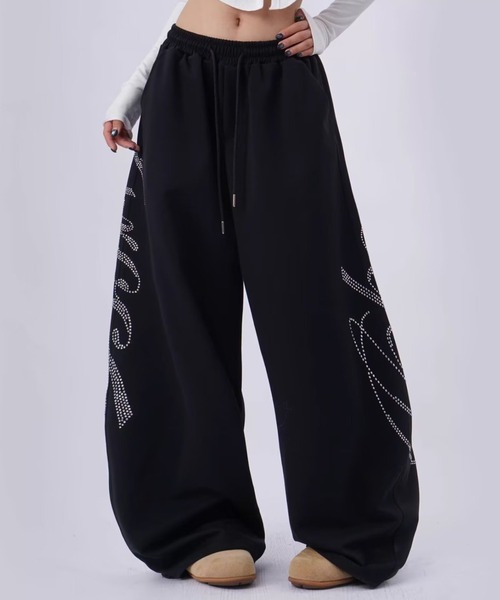 lilful(リルフル)の「【26年春夏新作】ラインストーンロゴ 裾ドロスト ワイドスウェットパンツ(スウェットパンツ・レディース・ブラック・L/M)」の20枚目の写真