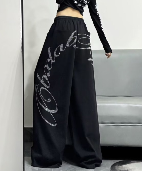 lilful(リルフル)の「【26年春夏新作】ラインストーンロゴ 裾ドロスト ワイドスウェットパンツ(スウェットパンツ・レディース・ブラック・L/M)」の5枚目の写真