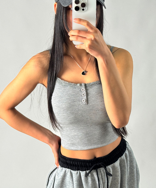 VIVID LADY（ビビッドレディー）の「カップ付き レースヘンリーネック クロップド丈 キャミトップス（キャミソール・レディース・ブラック/ホワイト/グレー・FREE）」の11枚目の写真