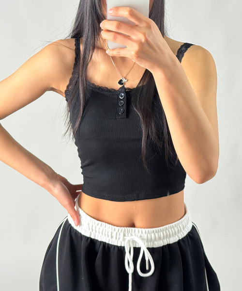 VIVID LADY（ビビッドレディー）の「カップ付き レースヘンリーネック クロップド丈 キャミトップス（キャミソール・レディース・ブラック/ホワイト/グレー・FREE）」の14枚目の写真