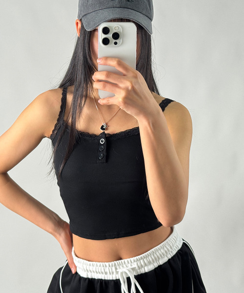 VIVID LADY（ビビッドレディー）の「カップ付き レースヘンリーネック クロップド丈 キャミトップス（キャミソール・レディース・ブラック/ホワイト/グレー・FREE）」の17枚目の写真