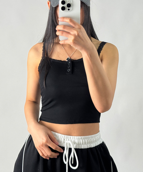 VIVID LADY（ビビッドレディー）の「カップ付き レースヘンリーネック クロップド丈 キャミトップス（キャミソール・レディース・ブラック/ホワイト/グレー・FREE）」の18枚目の写真