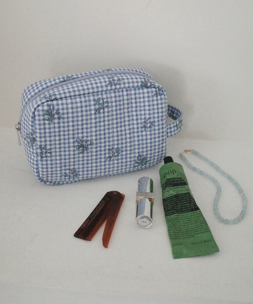 SLOBE IENA（スローブイエナ）の「Margaux Dereume × SLOBE キルティングポーチ（ポーチ・レディース・スカイブルー/ブラック・FREE）」の8枚目の写真