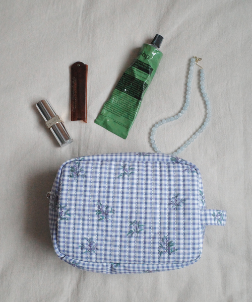 SLOBE IENA（スローブイエナ）の「Margaux Dereume × SLOBE キルティングポーチ（ポーチ・レディース・スカイブルー/ブラック・FREE）」の9枚目の写真