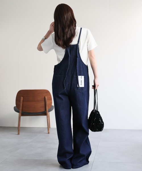 ap retro（アプレトロ）の「ストラップデニムサロペット / 体型カバー ゆったりシルエット 大人カジュアル（サロペット/オーバーオール・レディース・ブラック/アイボリー/インディゴブルー/ブルー・LARGE/MEDIUM）」の16枚目の写真