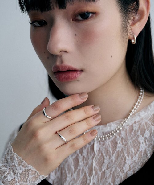 COCOSHNIK ONKITSCH(ココシュニックオンキッチュ)の「シルバー ウェーブラインリングS(リング・レディース・シルバー・14/12/10)」の7枚目の写真