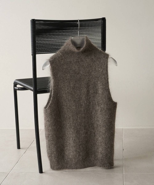 anuke（アンヌーク）の「anuke　Sleeveless Mohair Knit スリーブレスモヘアニット/62620520（ベスト・レディース・チャコールグレー/ブラウン・ONE SIZE）」の11枚目の写真