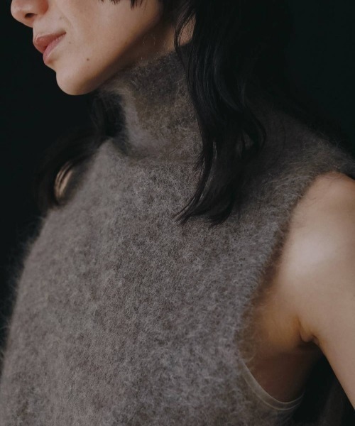 anuke（アンヌーク）の「anuke　Sleeveless Mohair Knit スリーブレスモヘアニット/62620520（ベスト・レディース・チャコールグレー/ブラウン・ONE SIZE）」の7枚目の写真