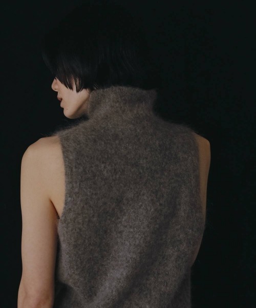 anuke（アンヌーク）の「anuke　Sleeveless Mohair Knit スリーブレスモヘアニット/62620520（ベスト・レディース・チャコールグレー/ブラウン・ONE SIZE）」の8枚目の写真