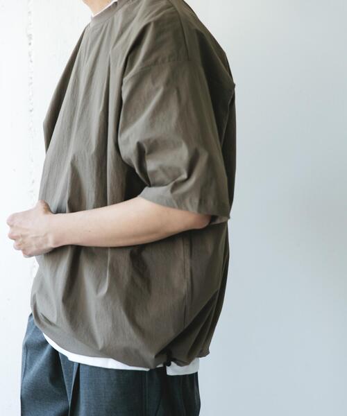 URBAN RESEARCH DOORS(アーバンリサーチドアーズ)の「『UVカット/接触冷感/吸水速乾』ストレッチクロス プルオーバー(Tシャツ/カットソー・メンズ・ブラック/モカ/チャコールグレー・MEDIUM/LARGE)」の6枚目の写真