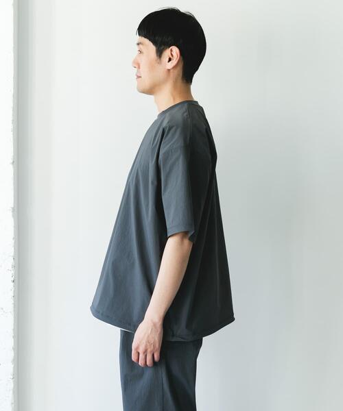 URBAN RESEARCH DOORS(アーバンリサーチドアーズ)の「『UVカット/接触冷感/吸水速乾』ストレッチクロス プルオーバー(Tシャツ/カットソー・メンズ・ブラック/モカ/チャコールグレー・MEDIUM/LARGE)」の22枚目の写真