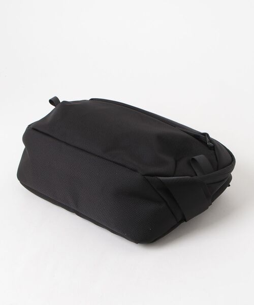 Aer（エアー）の「Aer（エアー）Day Sling 4 Max AER-21074（ショルダーバッグ・メンズ・ブラック・F）」の3枚目の写真