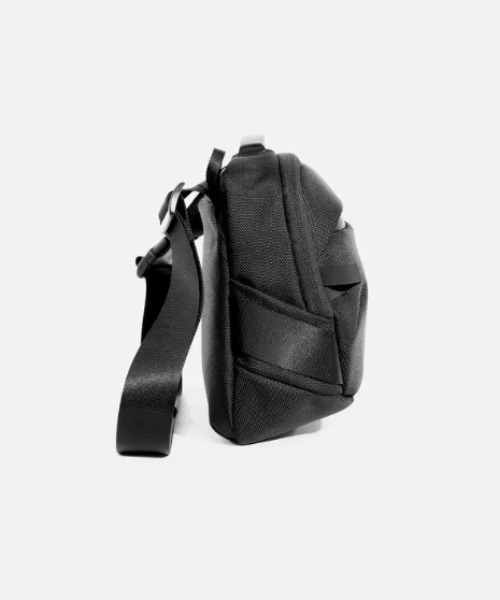 Aer（エアー）の「Aer（エアー）Day Sling 4 Max AER-21074（ショルダーバッグ・メンズ・ブラック・F）」の12枚目の写真