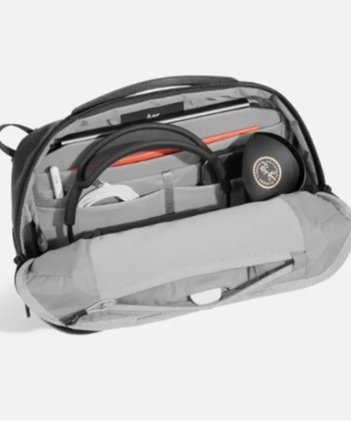 Aer（エアー）の「Aer（エアー）Day Sling 4 Max AER-21074（ショルダーバッグ・メンズ・ブラック・F）」の11枚目の写真