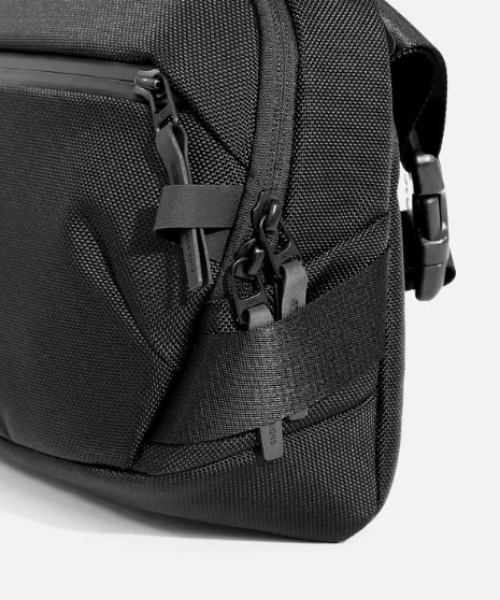 Aer（エアー）の「Aer（エアー）Day Sling 4 Max AER-21074（ショルダーバッグ・メンズ・ブラック・F）」の6枚目の写真