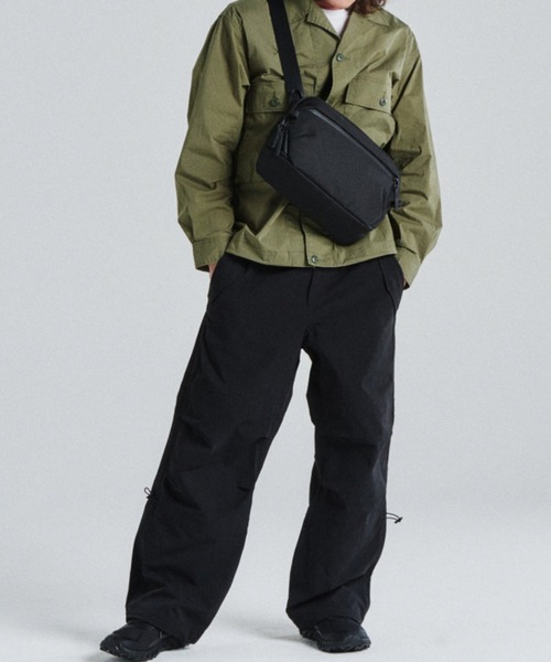 Aer(エアー)の「Aer(エアー)Day Sling 4 Max AER-21074(ショルダーバッグ・メンズ・ブラック・F)」の13枚目の写真