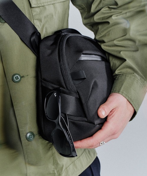 Aer(エアー)の「Aer(エアー)Day Sling 4 Max AER-21074(ショルダーバッグ・メンズ・ブラック・F)」の18枚目の写真