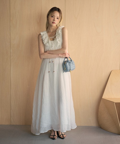 LAULEN(ローレン)の「ramie ruffle neck frill sleeveless long dress /ラミー ラッフルネック レースアップノースリーブワンピース(ワンピース・レディース・ホワイト/ブラック・FREE)」の2枚目の写真