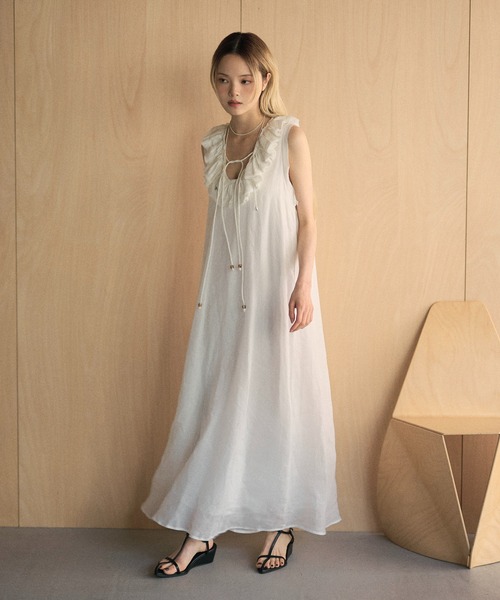 LAULEN(ローレン)の「ramie ruffle neck frill sleeveless long dress /ラミー ラッフルネック レースアップノースリーブワンピース(ワンピース・レディース・ホワイト/ブラック・FREE)」の3枚目の写真