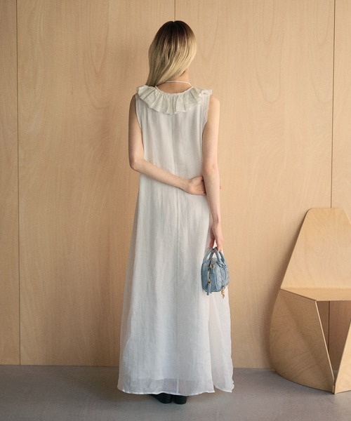 LAULEN(ローレン)の「ramie ruffle neck frill sleeveless long dress /ラミー ラッフルネック レースアップノースリーブワンピース(ワンピース・レディース・ホワイト/ブラック・FREE)」の5枚目の写真