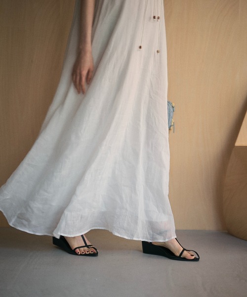LAULEN(ローレン)の「ramie ruffle neck frill sleeveless long dress /ラミー ラッフルネック レースアップノースリーブワンピース(ワンピース・レディース・ホワイト/ブラック・FREE)」の15枚目の写真
