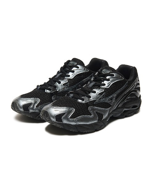 MIZUNO(ミズノ )の「MIZUNO WAVE RIDER 10(ミズノ ウェーブライダー10)(スニーカー・メンズ・ブラック系/シルバー系・23cm/23.5cm/24cm/24.5cm/25cm/25.5cm/26cm/26.5cm/27cm/27.5cm/28cm/28.5cm/29cm/29.5cm/30cm)」の1枚目の写真