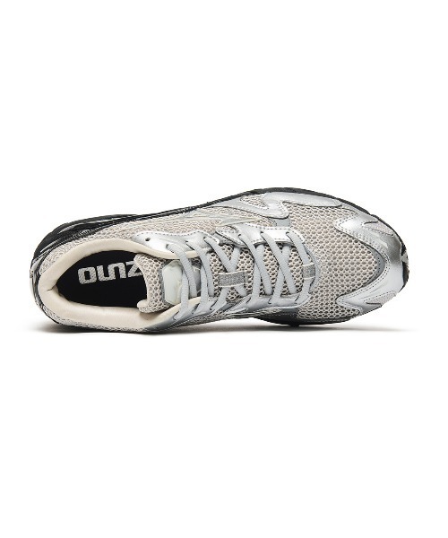 MIZUNO(ミズノ )の「MIZUNO WAVE RIDER 10(ミズノ ウェーブライダー10)(スニーカー・メンズ・ブラック系/シルバー系・23cm/23.5cm/24cm/24.5cm/25cm/25.5cm/26cm/26.5cm/27cm/27.5cm/28cm/28.5cm/29cm/29.5cm/30cm)」の8枚目の写真