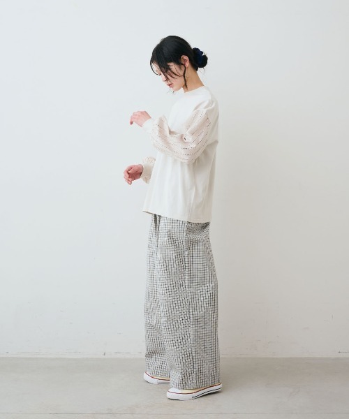 THREE FIFTY STANDARD(スリーフィフティースタンダード)の「THREE FIFTY STANDARD コットンレース袖のカットソートップス(Tシャツ/カットソー・レディース・グレイッシュベージュ/ブラック・M/LL/L)」の7枚目の写真