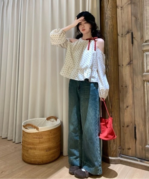 Aelina(エリナ)の「ドット柄オフショルダー長袖トップス(Tシャツ/カットソー・レディース・ベージュ・FREE)」の9枚目の写真