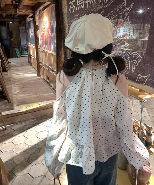 Aelina(エリナ)の「ドット柄オフショルダー長袖トップス(Tシャツ/カットソー・レディース・ベージュ・FREE)」の8枚目の写真