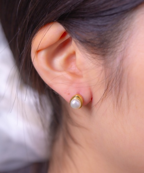 Peony(ピオニー)の「【Peony/ピオニー】パールトップシンプルピアス【アレルギー対応】(ピアス(両耳用)・レディース・ゴールド/シルバー・FREE)」の7枚目の写真