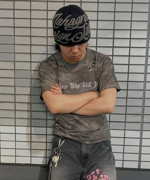 FREE DEE(フリー ディー)の「A'GEM/9 × .kom 『FREEDEE/フリーディー』アイレットグラフィックTシャツ(Tシャツ/カットソー・メンズ・ピンク/カーキ/ブラック・M/L)」の8枚目の写真