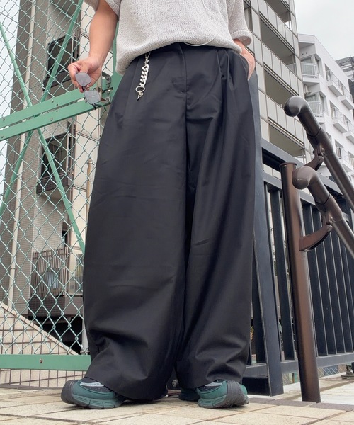 UNDERSTATEMENTs(アンダーステイトメント)の「【ユニセックス】3タックステッチワイドカーブパンツ(スラックス・メンズ・グリーン/ブラック/ネイビー・LARGE/MEDIUM/SMALL)」の2枚目の写真