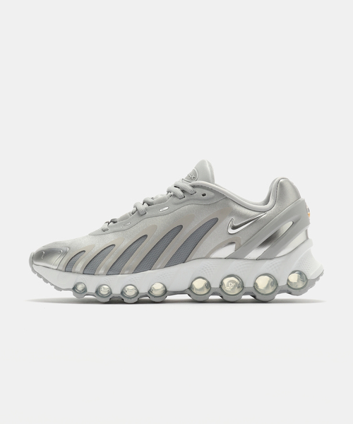 NIKE(ナイキ)の「NIKE W AIR MAX DN8 HF5509-001(スニーカー・レディース・チャコールグレー・23cm/24.5cm/25cm)」の1枚目の写真