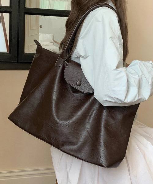 yuue' ( wear )(ユーイ)の「フラップフェイクレザートートバッグ/通勤通学/オフィスバッグ/A4サイズ対応(ショルダーバッグ・レディース・ブラック/ダークブラウン・FREE)」の2枚目の写真