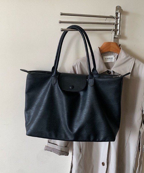 yuue' ( wear )(ユーイ)の「フラップフェイクレザートートバッグ/通勤通学/オフィスバッグ/A4サイズ対応(ショルダーバッグ・レディース・ブラック/ダークブラウン・FREE)」の6枚目の写真