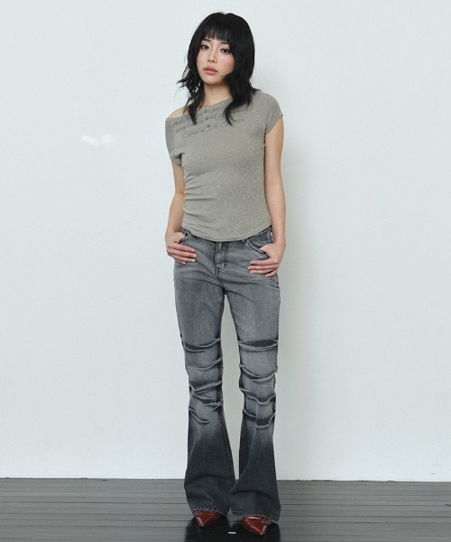 Midnight Move(ミッドナイトムーブ)の「A'GEM/9 × .kom 『MIDNIGHT MOVE/ミッドナイトムーブ』 ss bt sl tee/ボタンレタリングトップス(Tシャツ/カットソー・レディース・ブラック/ホワイト・FREE)」の15枚目の写真