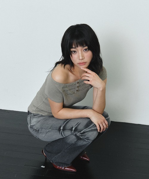 Midnight Move(ミッドナイトムーブ)の「A'GEM/9 × .kom 『MIDNIGHT MOVE/ミッドナイトムーブ』 ss bt sl tee/ボタンレタリングトップス(Tシャツ/カットソー・レディース・ブラック/ホワイト・FREE)」の14枚目の写真