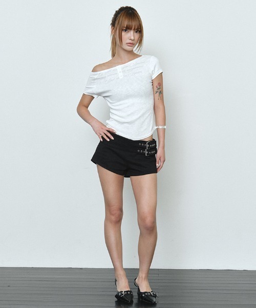 Midnight Move(ミッドナイトムーブ)の「A'GEM/9 × .kom 『MIDNIGHT MOVE/ミッドナイトムーブ』 ss bt sl tee/ボタンレタリングトップス(Tシャツ/カットソー・レディース・ブラック/ホワイト・FREE)」の4枚目の写真