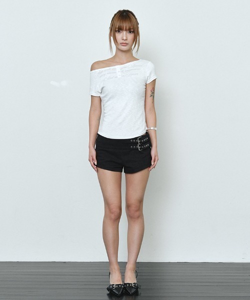 Midnight Move(ミッドナイトムーブ)の「A'GEM/9 × .kom 『MIDNIGHT MOVE/ミッドナイトムーブ』 ss bt sl tee/ボタンレタリングトップス(Tシャツ/カットソー・レディース・ブラック/ホワイト・FREE)」の5枚目の写真