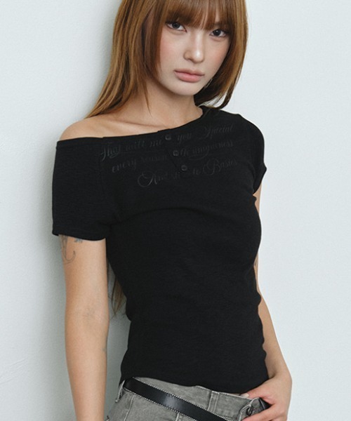 Midnight Move(ミッドナイトムーブ)の「A'GEM/9 × .kom 『MIDNIGHT MOVE/ミッドナイトムーブ』 ss bt sl tee/ボタンレタリングトップス(Tシャツ/カットソー・レディース・ブラック/ホワイト・FREE)」の8枚目の写真