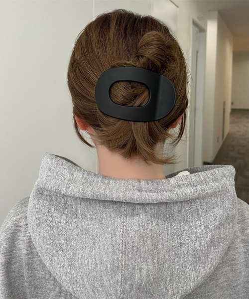 KOBE LETTUCE(コウベレタス)の「もたれられるヘアクリップ(バレッタ/ヘアクリップ・レディース・ブラック/ブラウン系/アイボリー系/ブラック系/ベージュ系・F)」の3枚目の写真