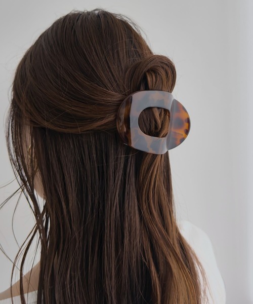 KOBE LETTUCE(コウベレタス)の「もたれられるヘアクリップ(バレッタ/ヘアクリップ・レディース・ブラック/ブラウン系/アイボリー系/ブラック系/ベージュ系・F)」の13枚目の写真