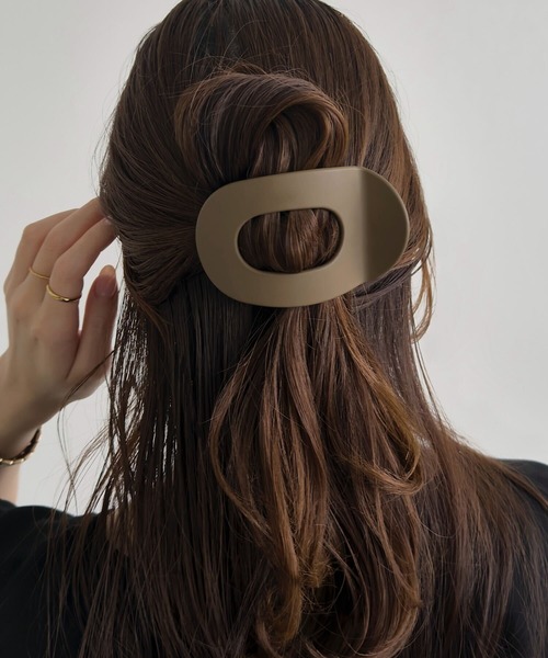 KOBE LETTUCE(コウベレタス)の「もたれられるヘアクリップ(バレッタ/ヘアクリップ・レディース・ブラック/ブラウン系/アイボリー系/ブラック系/ベージュ系・F)」の17枚目の写真
