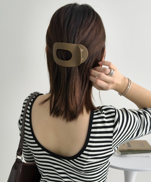 KOBE LETTUCE(コウベレタス)の「もたれられるヘアクリップ(バレッタ/ヘアクリップ・レディース・ブラック/ブラウン系/アイボリー系/ブラック系/ベージュ系・F)」の21枚目の写真