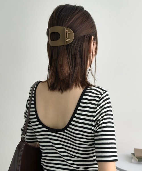KOBE LETTUCE(コウベレタス)の「もたれられるヘアクリップ(バレッタ/ヘアクリップ・レディース・ブラック/ブラウン系/アイボリー系/ブラック系/ベージュ系・F)」の22枚目の写真