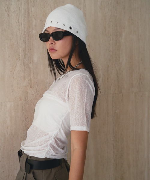 SOEMIN(ソミン)の「Blurred logo side shirring T-shirt/ロゴサイドシャーリングTシャツ(Tシャツ/カットソー・レディース・ホワイト/ブラック・FREE)」の3枚目の写真