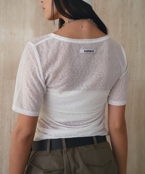 SOEMIN(ソミン)の「Blurred logo side shirring T-shirt/ロゴサイドシャーリングTシャツ(Tシャツ/カットソー・レディース・ホワイト/ブラック・FREE)」の4枚目の写真
